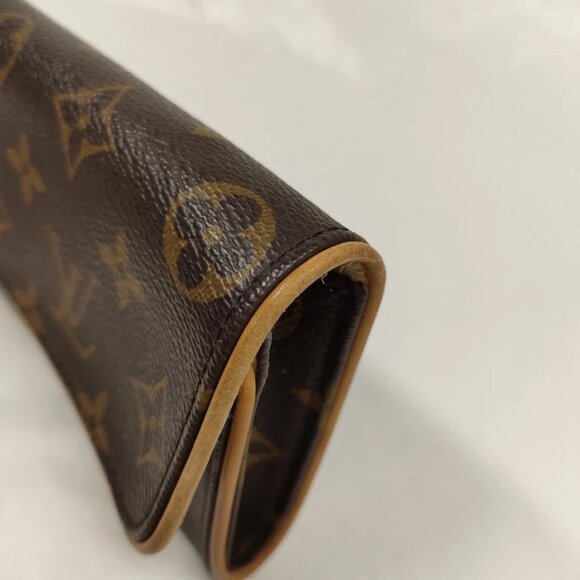 Louis Vuitton LV Shoulder Bag Pochette Twin PM Brown Monogram 490-022225 - Picture 8 of 16